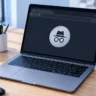 Google Chromeのシークレットモードをイメージしたパソコン