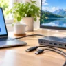 ThunderboltとUSB-C・USB4の違いをイメージしたノートパソコンとドッキングステーション